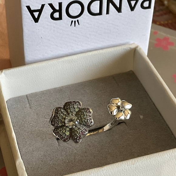 Pandora flower ring - Picture 1 of 5